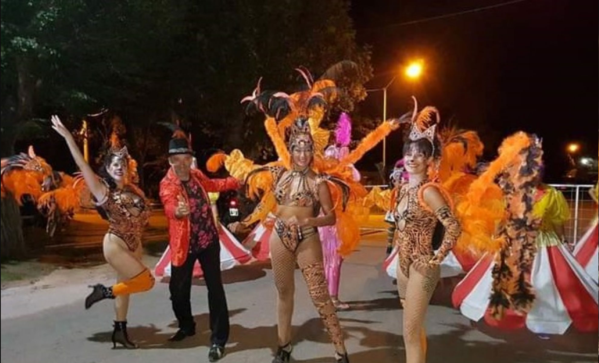 Carnavales de Carpintería San Luis con comparsas y música en la plaza central