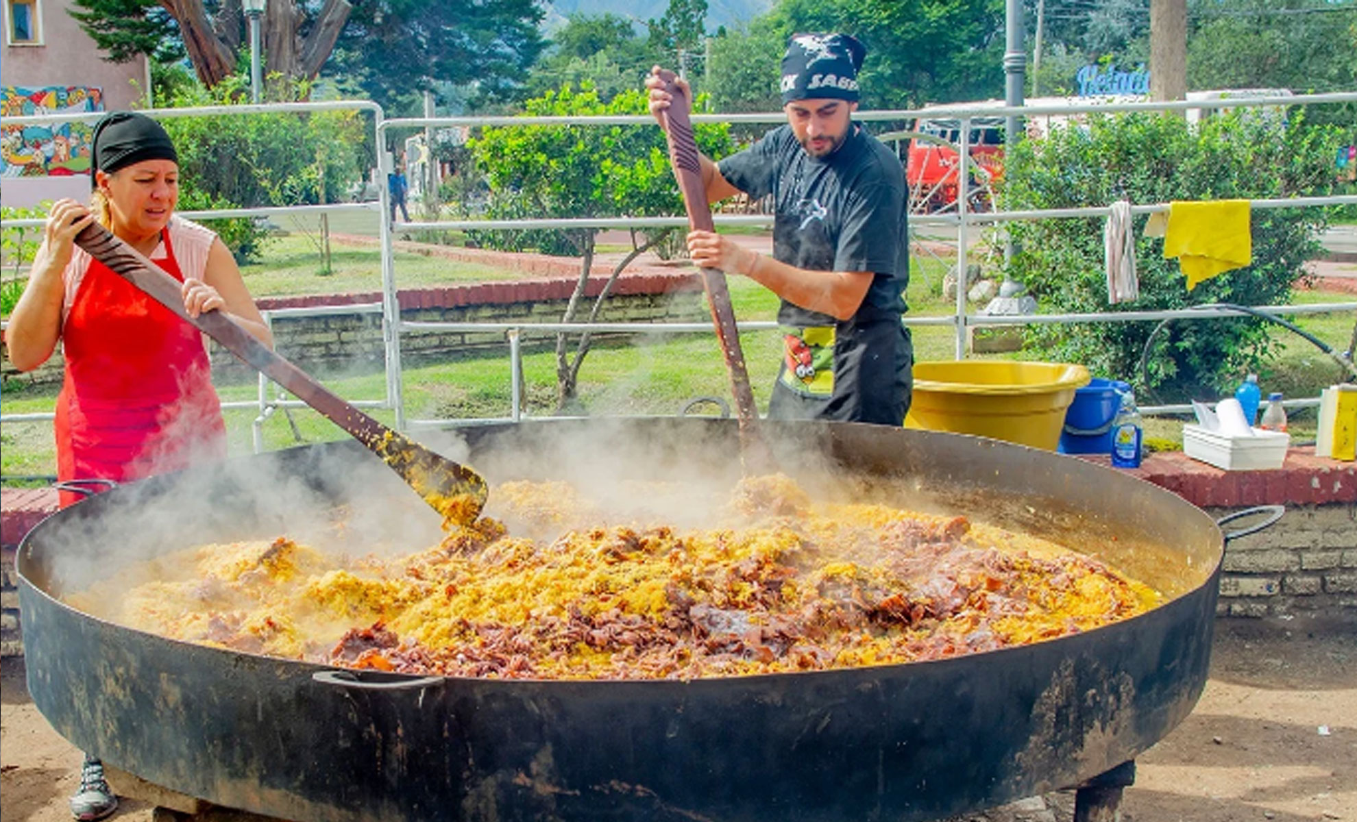 Gran Paella de Semana Santa en Carpintería San Luis, evento gastronómico comunitario