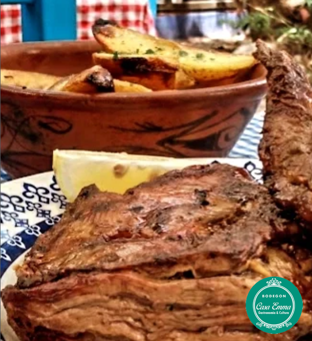 Carnes al horno de barro en Bodegón Casa Emma, Villa de Merlo