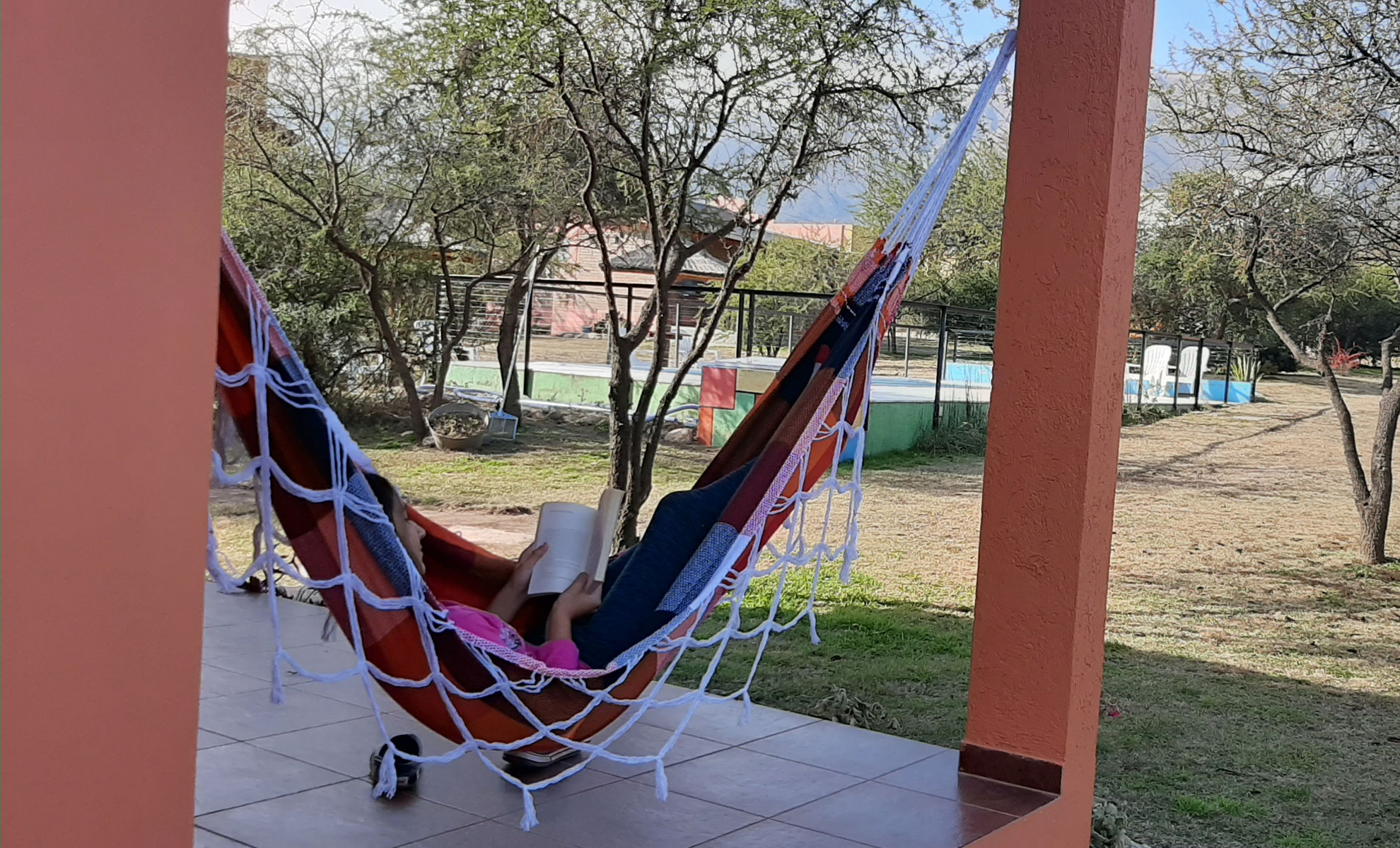 Mañana en el parque de Punto Serrano, Carpintería
